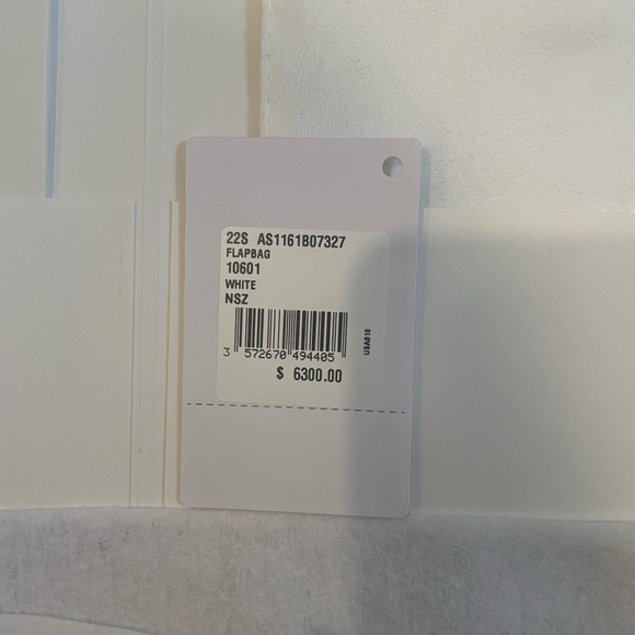 CHANEL 19 HANDBAG
Lambskin, Gold-Tone, Silver-Tone & Ruthenium-Finish Metal - Picture 4 of 15